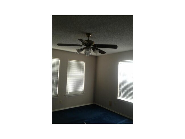 Building Photo - 4401 River Valley Dr