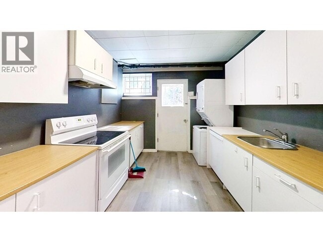 Building Photo - 720 W 54th Ave