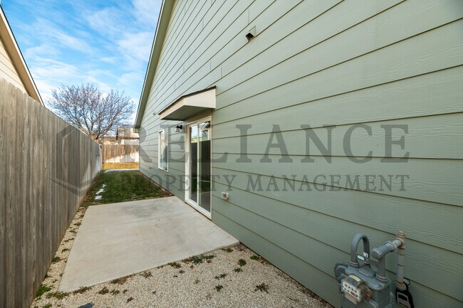 Foto del edificio - 212 W May St