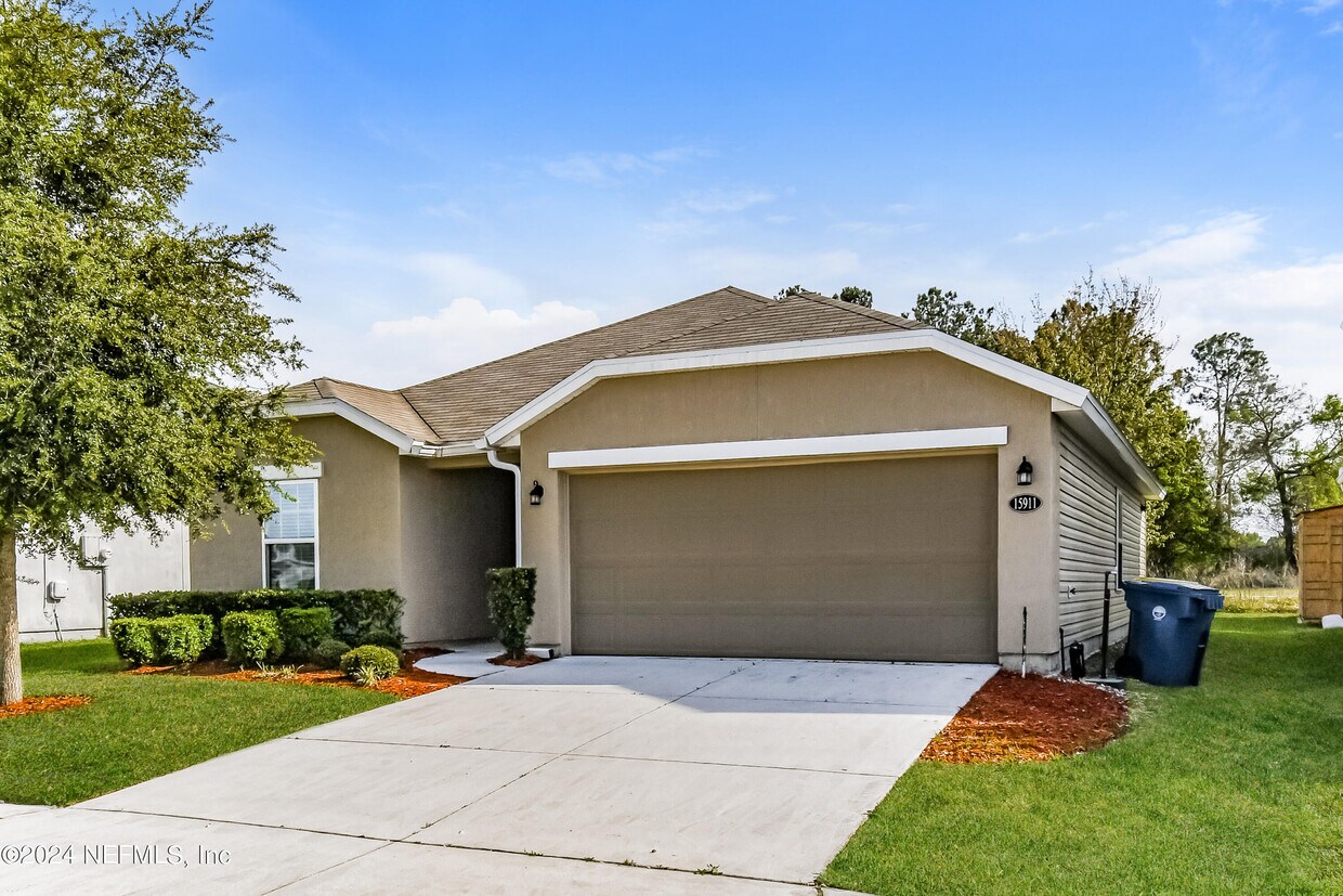 Foto principal - 15911 Hutton Ln