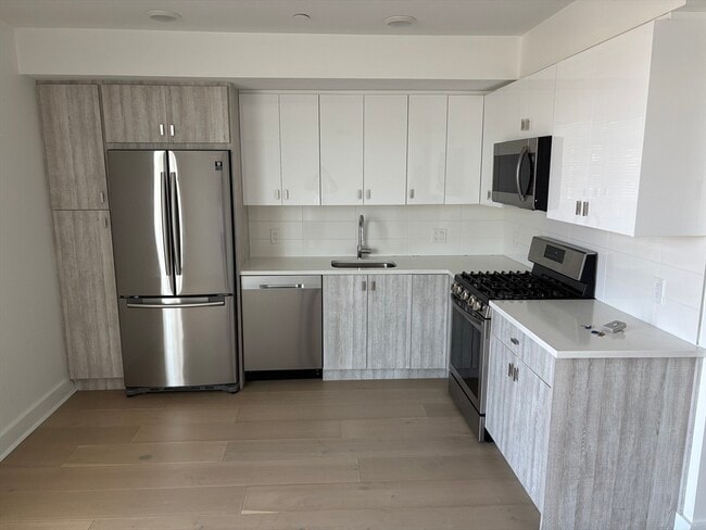 Building Photo - 917 Bennington St