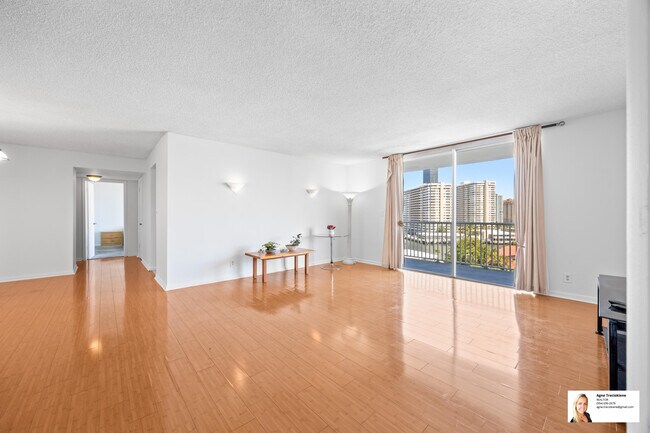 Building Photo - 137 Golden Isles Dr