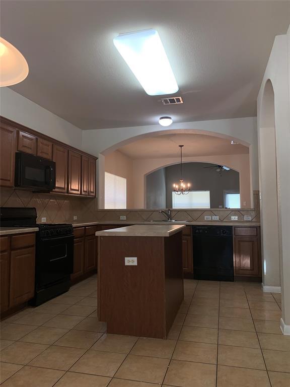 Foto del edificio - 18525 Blue Pond Dr