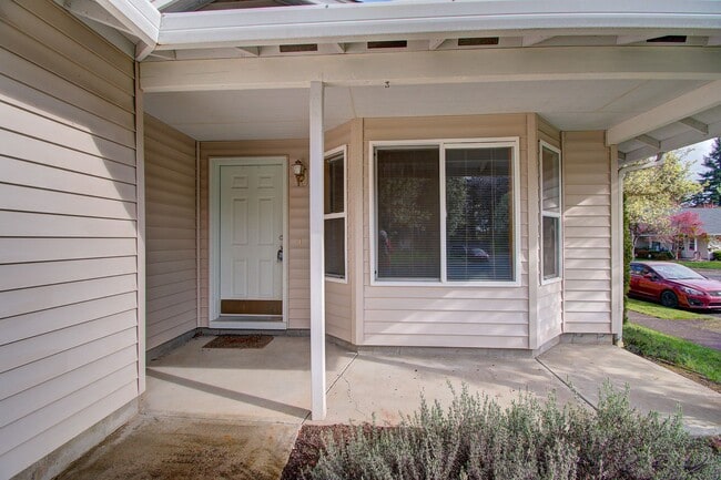 Building Photo - Fisher's Landing Single Level Home