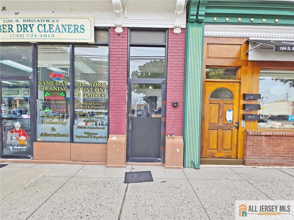 Foto principal - 106 S Broadway