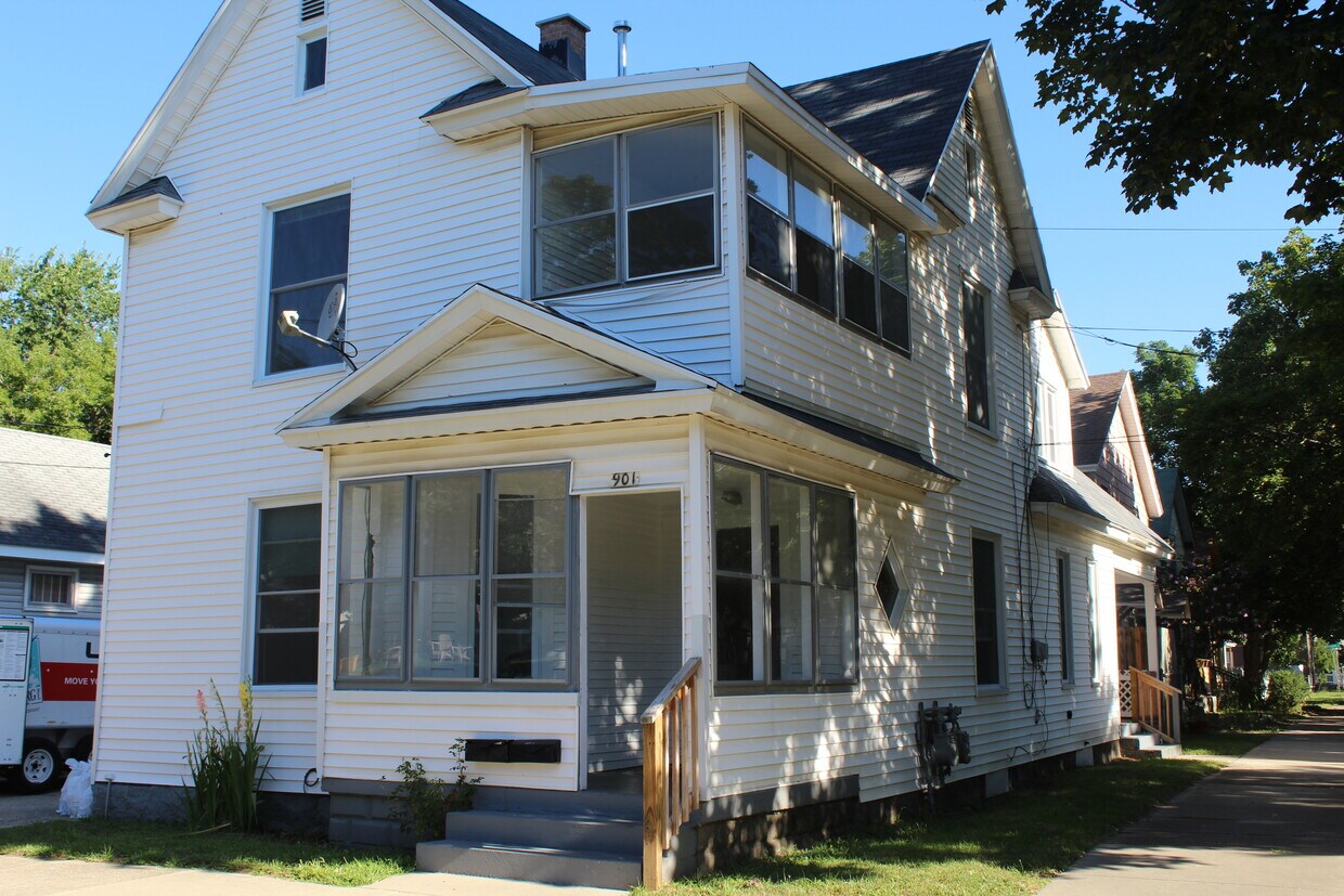 Primary Photo - 901 Park St SW
