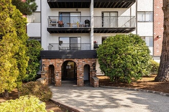 Building Photo - Highland Place