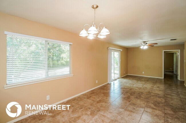 Building Photo - 110 Simler St