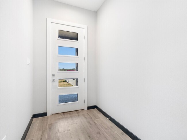 Building Photo - 209 Silverleaf Rd