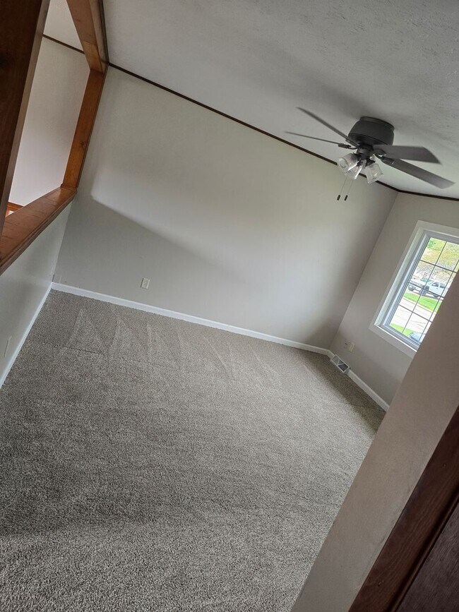 Building Photo - 3 Bedroom, 2 Bathroom Home