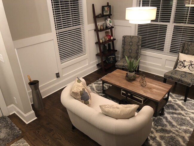 Photo - 1011 Everett Pl House