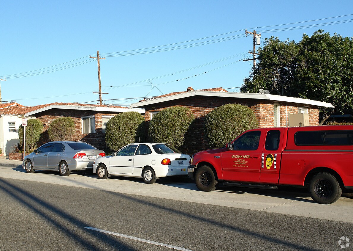 Primary Photo - 1338 W Balboa Blvd