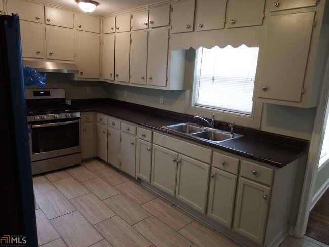 Foto del edificio - 3275 Lowe St