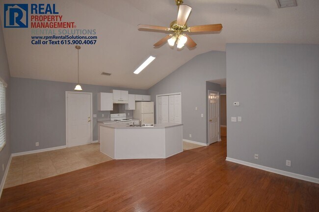 Foto del edificio - Adorable 2 bedroom 2 bath home in Murfreesboro! Attached garage!