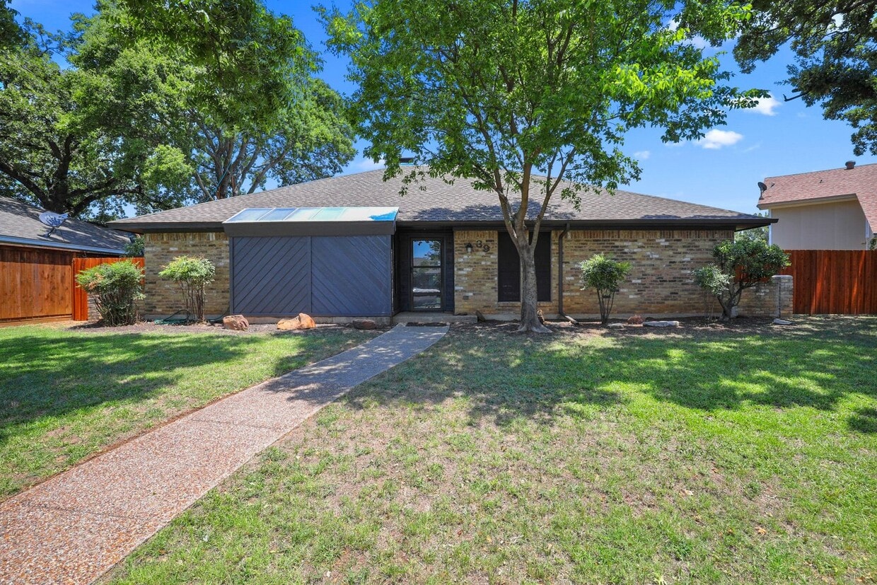 Primary Photo - Elegantly Renovated Hickory Creek Home!