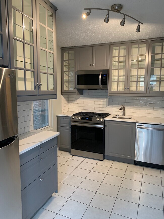 Building Photo - 17 Chilcott Pl