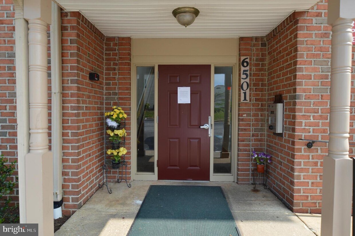 Primary Photo - 6501 Springwater Ct