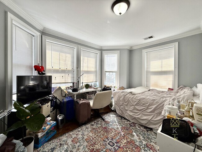 Building Photo - 8 Nira Ave