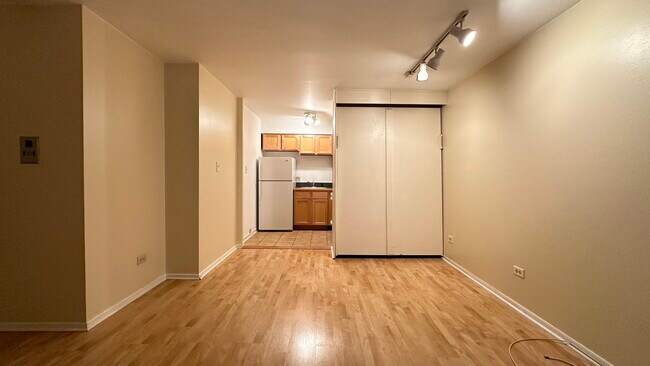 Foto del edificio - 561 W Stratford Pl