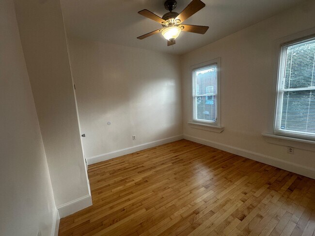 Building Photo - 315 N Holly St