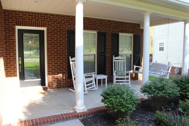 Building Photo - Coming Soon in Farragut!