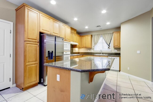 Foto del edificio - 3 br, 2.5 bath House - 484 N Ventura St, M...