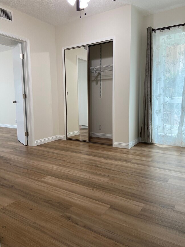 Dormitorio #1 - 1161 W Duarte Rd