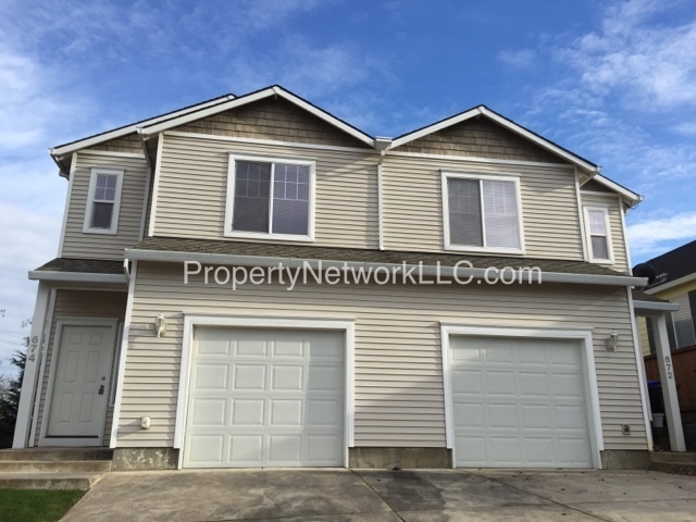 Primary Photo - Great 3 Bedroom Gresham Duplex