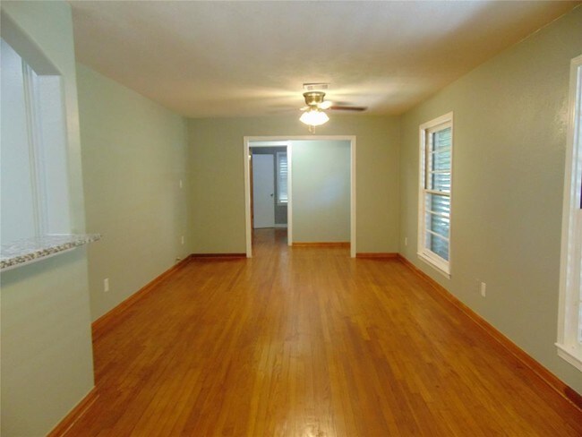 Building Photo - 1507 Lake Rd