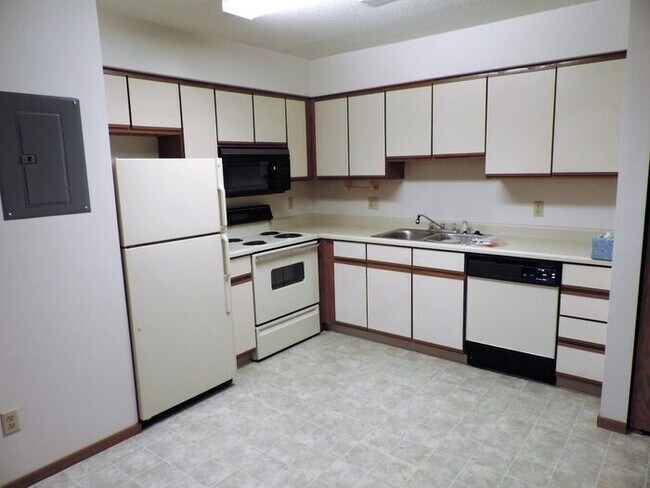Foto del edificio - $910 | 2 Bedroom, 1 Bathroom 3rd Floor Con...