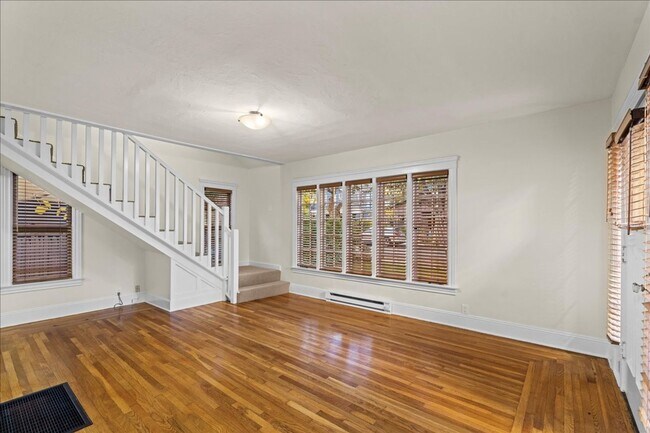 Building Photo - 860 -870 Lytton Ave.