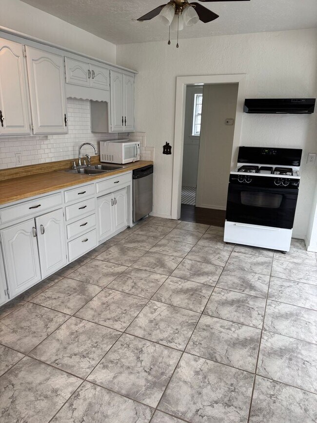 Foto del edificio - Adorable Rental Property Available in the heart of Guthrie.