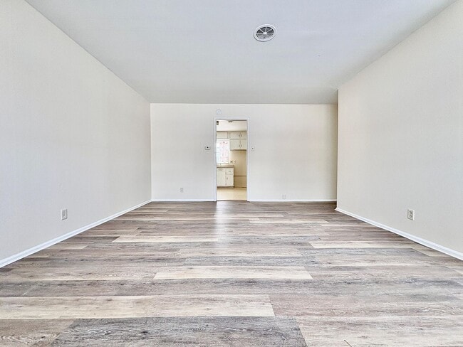 Building Photo - 427 S 28th St