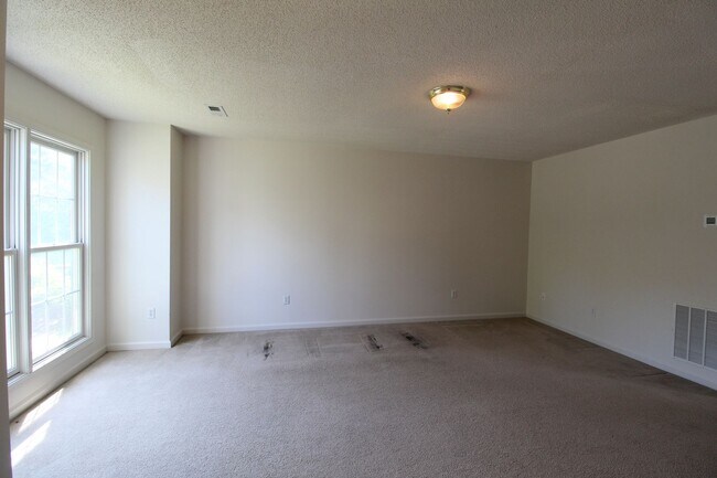 Foto del edificio - Liberty square end unit townhome for rent!