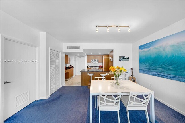 Foto del edificio - 10275 Collins Ave