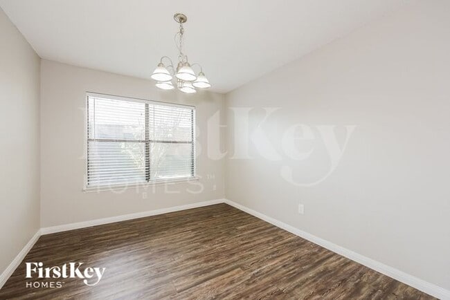 Building Photo - 2437 Slaton Dr