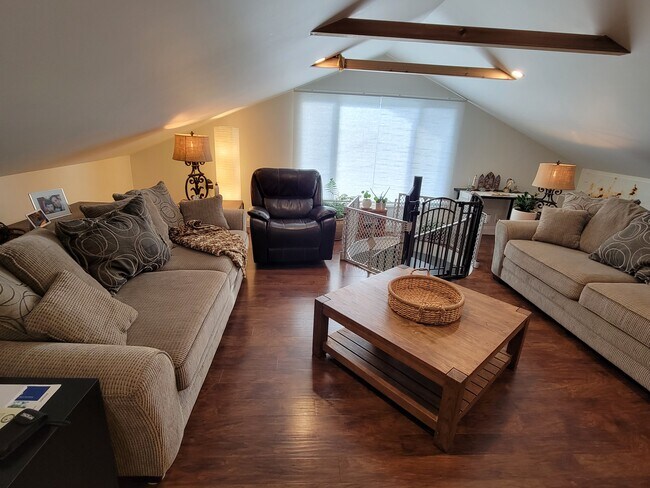 Family Room - 1042 Rockhurst Dr
