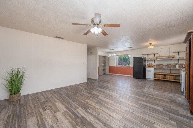 Building Photo - Charming Rustic Condo