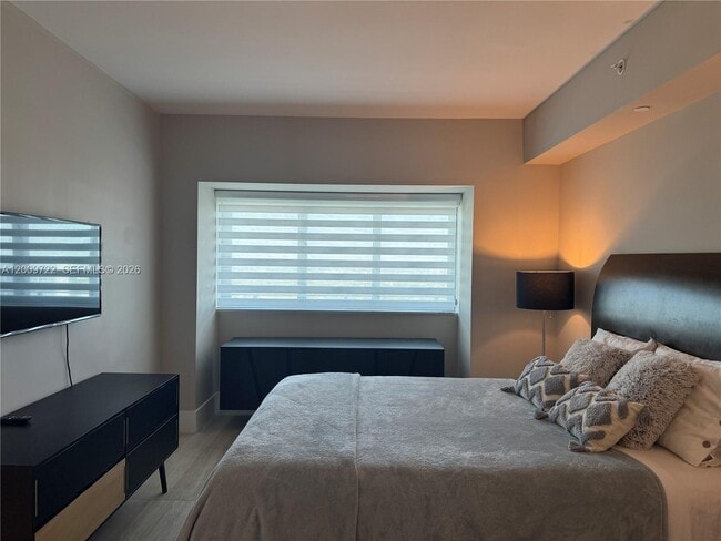 Foto del edificio - 650 NE 32nd St