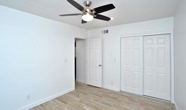 Building Photo - 3304 E Presidio Rd