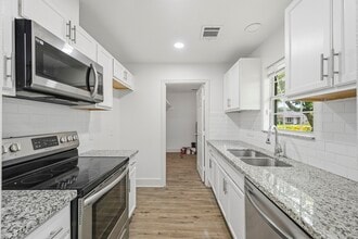 Building Photo - 1501 Maiden Ln