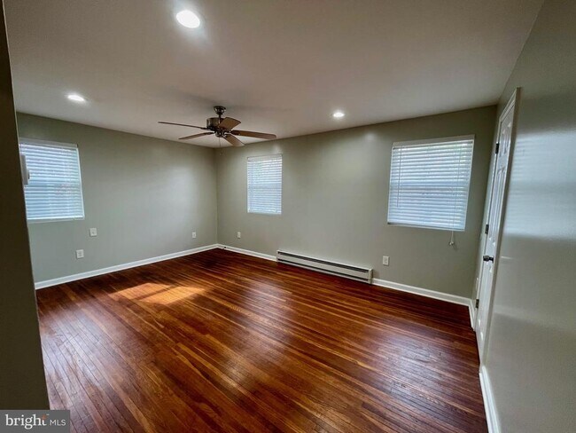 Foto del edificio - 412 E Providence Rd