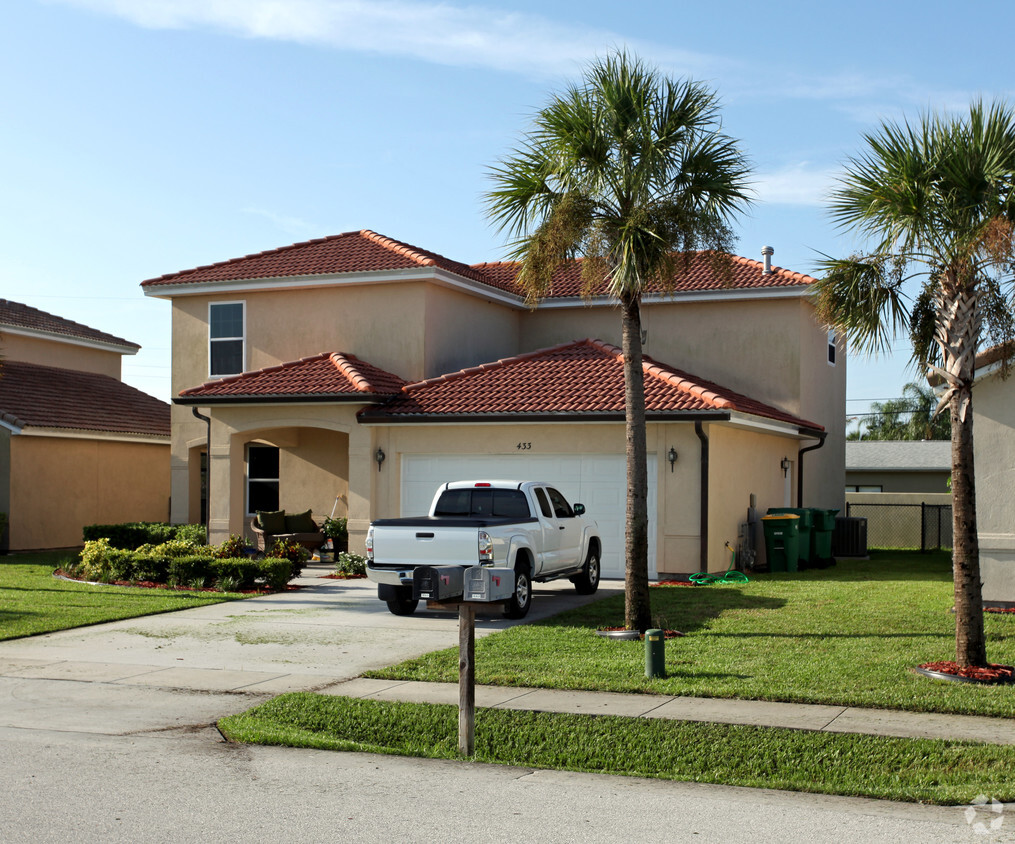 Foto del edificio - Patrick Family Housing