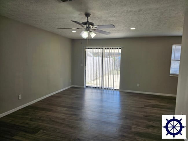 Building Photo - 507 S Highline Dr