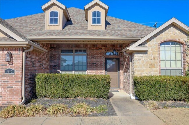 Building Photo - 3800 SW High Point Ave