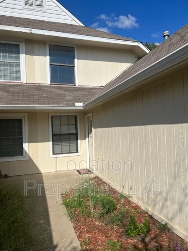 2528 Crestline Ct, Lawrence, KS 66047 Condo for Rent in Lawrence, KS