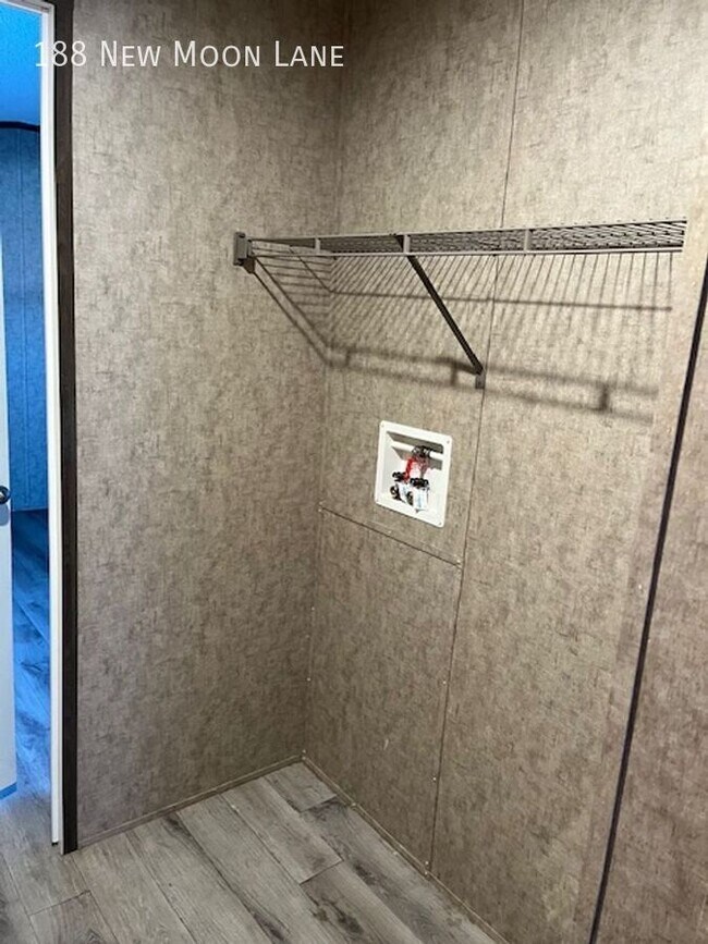 Foto del edificio - 188 New Moon Ln