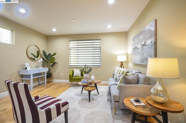 Building Photo - 5529 Esprit Way
