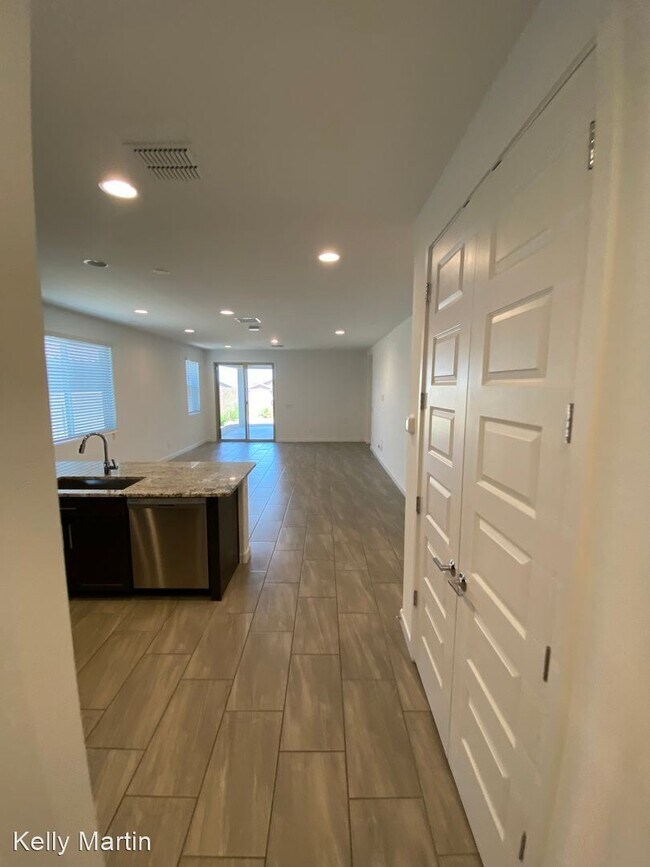 Foto del edificio - 5 br, 3 bath House - 2216 W. Dunbar Dr