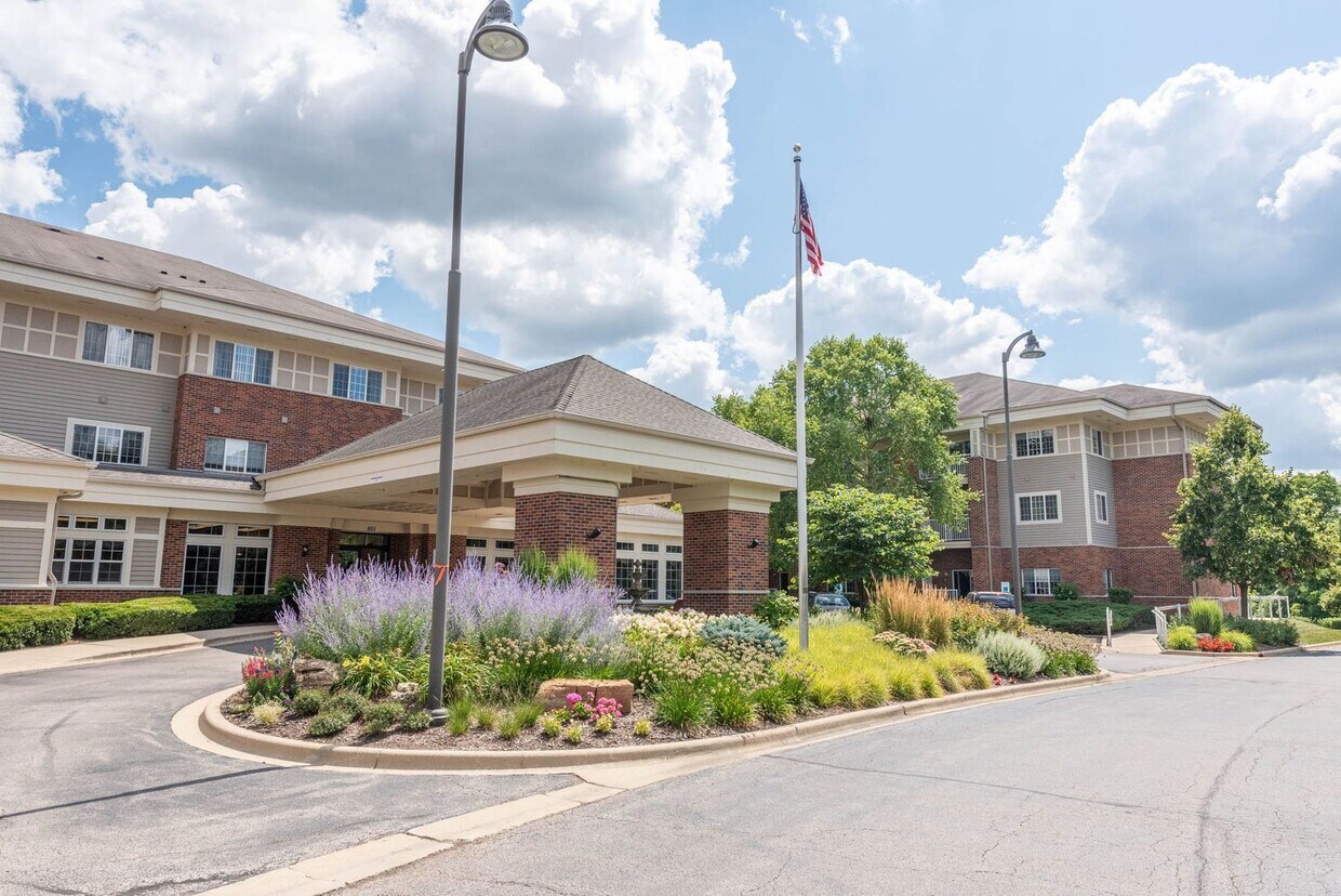 Primary Photo - 801 N McLean Blvd